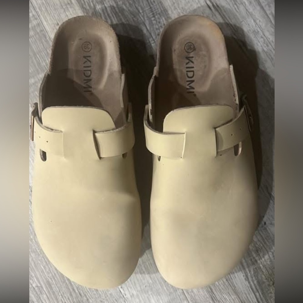 Brand new! Kidmi Beige Women's suede Slip-On Shoes size‎ 39 (9-9 1/2)